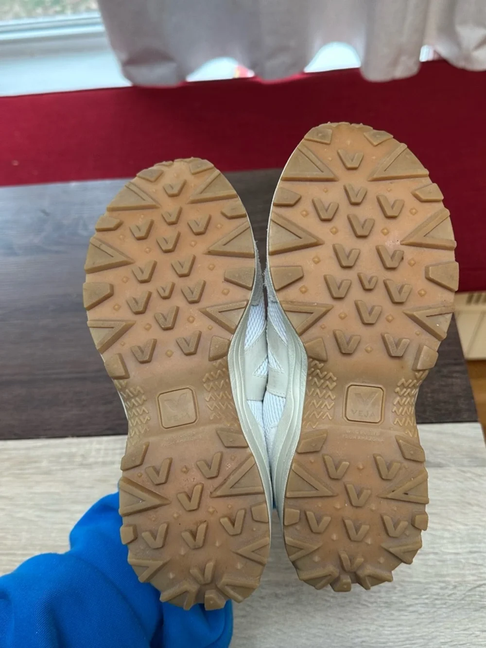 Veja Venturi Sneakers size 6 - Picture 8 of 10